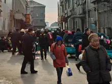 正规市场,收入稳定